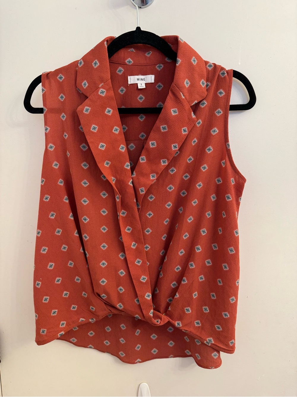 MINE Rust Printed Sleeveless Twist-Front Collared Top